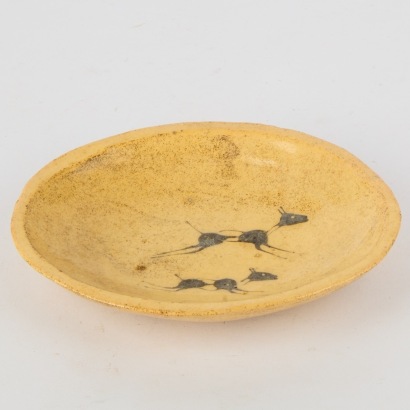 An Early and Rare Len Castle Dish with Primitive Design