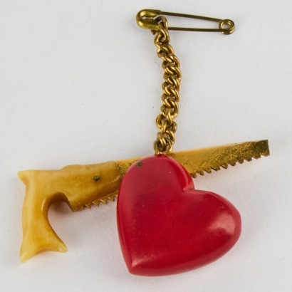 A Vintage Stone Saw Heart Brooch