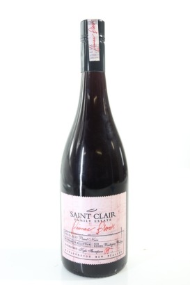 (1) 2020 Saint Clair Pioneer Block Winemaker Selection Pinot Noir, Marlborough