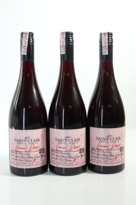 (3) 2022 Saint Clair Pioneer Block Winemaker Selection Pinot Noir, Marlborough