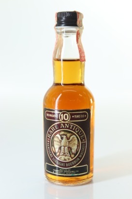 (1) Frankfort Distilling Co. Rare Antique 10 Year Old Kentucky Straight Bourbon Whiskey Miniature