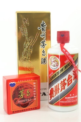 (1) 2022 Kweichow Flying Fairy Moutai with 2 glass, 53% ABV, 500ml (GB)