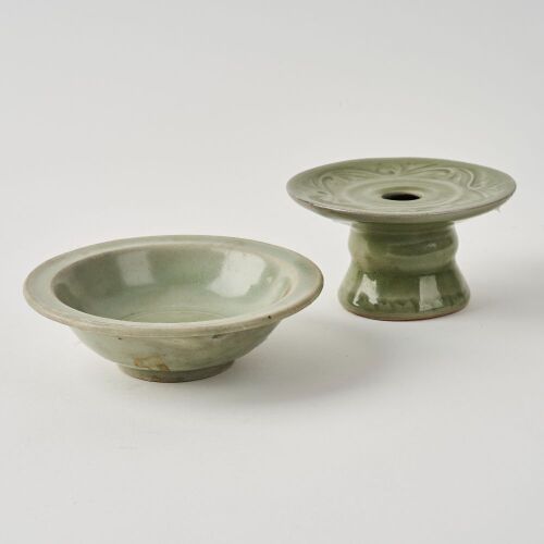 A Chinese Song&sbquo;&Auml;&igrave;Yuan Period Longquan Celadon-Glazed Bowl and Stand