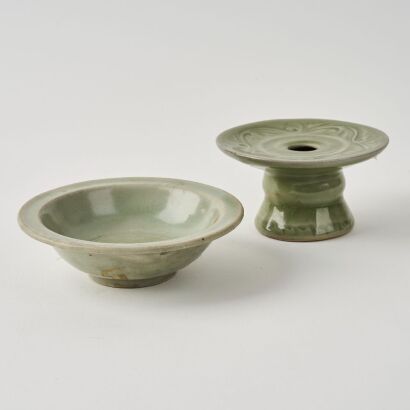A Chinese Song&sbquo;&Auml;&igrave;Yuan Period Longquan Celadon-Glazed Bowl and Stand
