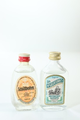 (1) Mixed Miniatures, 2 Bottles Sold as One Lot