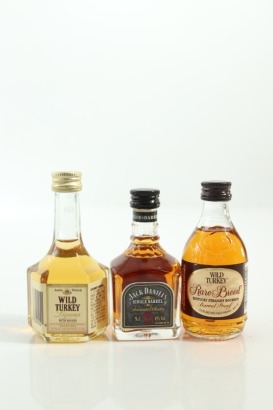 (1) Mixed Bourbon Whiskey Miniatures, USA, 3 Bottles Sold as One Lot