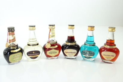 (1) Continental Miniatures, 6 Bottles Sold as One Lot