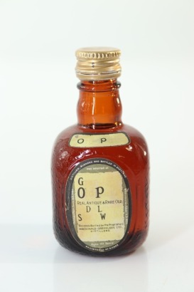 (1) Grand Old Parr Blended Scotch Whisky Miniature