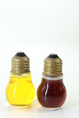 (1) Lightbulb Miniatures, 2 Bottles Sold as One Lot