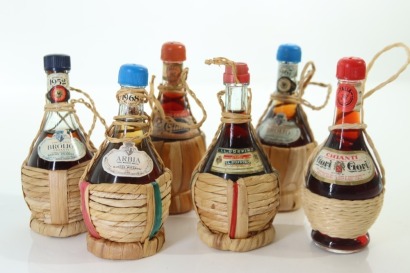 (1) Mixed Classic Ialia Liquor Miniatures, 6 Bottles Sold as One Lot
