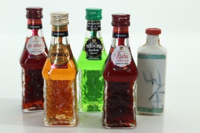 (1) Mixed liquor Miniatures, 5 Bottles Sold as One Lot