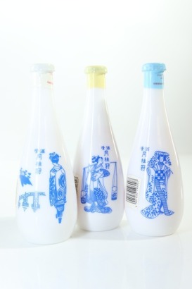 (1) Gekkeikan Japanese Sake Ceramic Miniatures, 3 Sold as One Lot