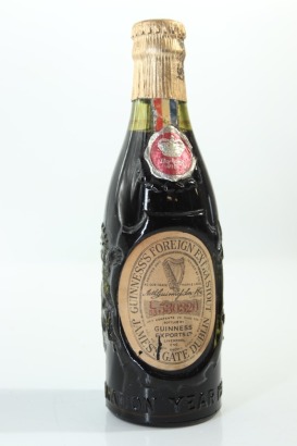 (1) Guinness, James&Atilde;&bull;s Gate Dublin Guinness&Atilde;&bull;s Foreign Extra Stout, Circa 1960