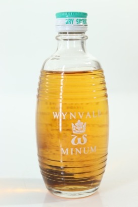 (1) Wynvale Minum Dry Sherry, 200ml