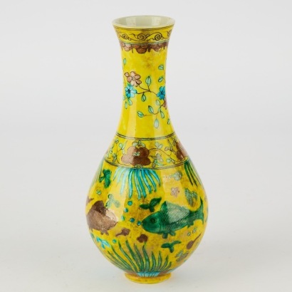 A Vintage Hand-Painted Chenghua Style Ceramic Vase