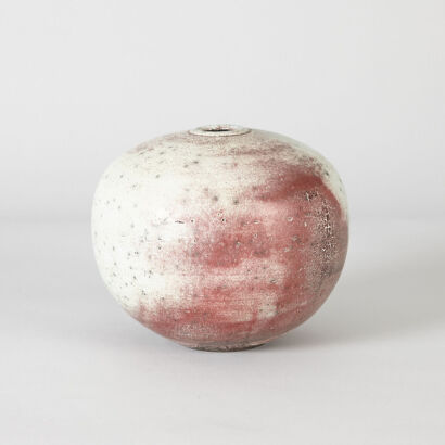 An Ovoid Pottery Vase