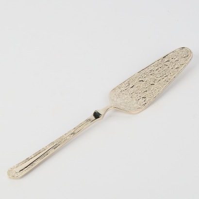 An Ornate Floral Cake Lifter