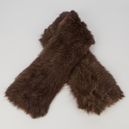 A Rabbit Fur Scarf with Slit (Brown)