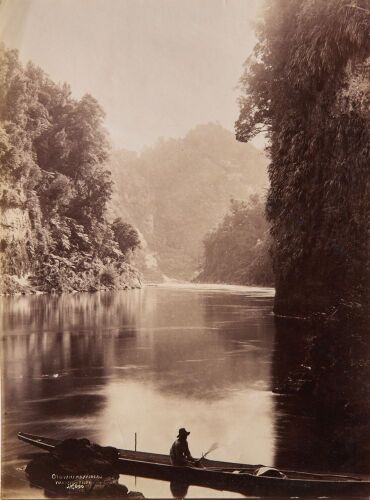 JOSIAH MARTIN Otuwhakakaireau - Whanganui River