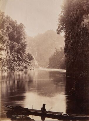 JOSIAH MARTIN Otuwhakakaireau - Whanganui River