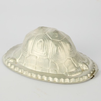 A Vintage Turtle Jelly Mold