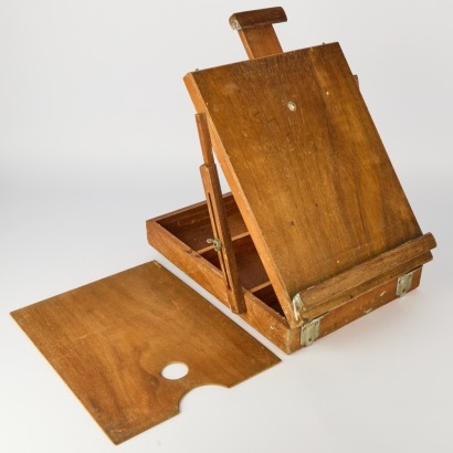 A Vintage Artists Portable Wooden Easel Box