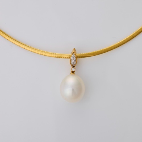 14ct Yellow Gold, 42cm Omega Collier with South Sea Pearl / 0.10ct Diamond Enhancer Pendant