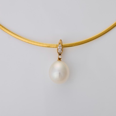 14ct Yellow Gold, 42cm Omega Collier with South Sea Pearl / 0.10ct Diamond Enhancer Pendant