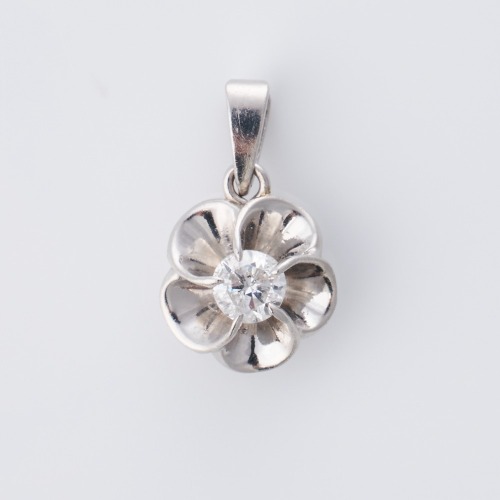 Platinum, 0.22ct Diamond Flower Pendant