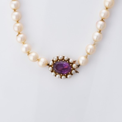 38cm Cultured Pearl Necklace with 18ct Yellow Gold, Amethyst Set Clasp