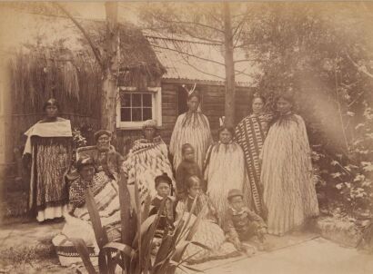 JOSIAH MARTIN A group portrait including carver Taupua Te Whanoa (back row, second from the left).