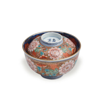 A Japanese Meiji Period Imari Lidded Bowl (Da Ming Chenghua Nian Zhi Mark)