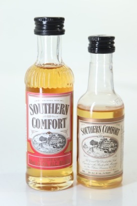 (1) Southern Comfort Special Reserve Whiskey Miniatures, 2 Bottles Sold as One Lot