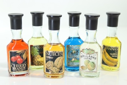 (1) Mixed Teichenne Miniatures, 6 Sold as One Lot