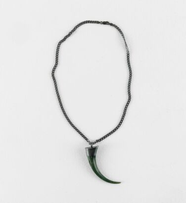 JOE SHEEHAN Huia beak (pounamu)