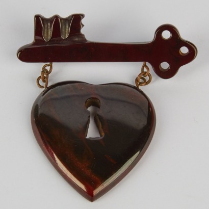 A 1940s Vintage 'Key to My Heart' MacArthur Brooch