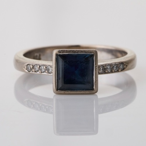 18ct White Gold, 1.20ct Sapphire / 0.06ct Diamond Ring