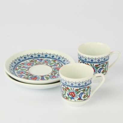 A Pair of Gural Pcelain Cuban Espresso Cups and Saucers