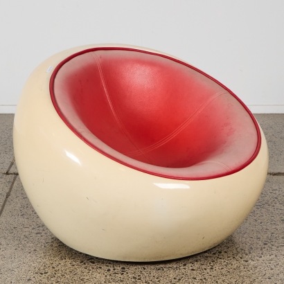 A Vintage Egg Seat