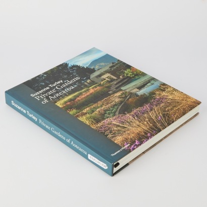 Private Gardens of Aotearoa by Suzanne Turley
