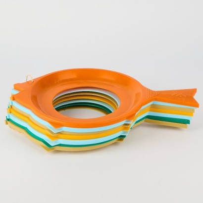 A Set of Retro Fish Picnic Plate Holders