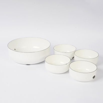 A Set of Five Kaj Franck Enamel Bowls for Arabia