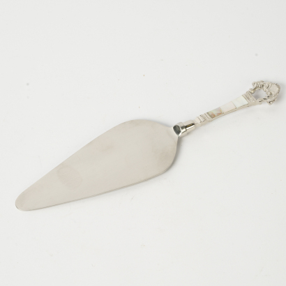 A Shell Inlay Cake Lifter