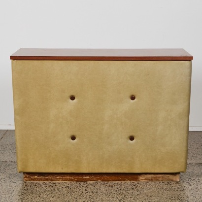 A Retro Vinyl Drinks Bar