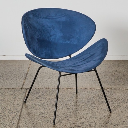 A Vintage Lip Chair