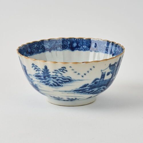 A Chinese Qing Dynasty Qianlong Period Export Blue and White 'Landscape' Bowl