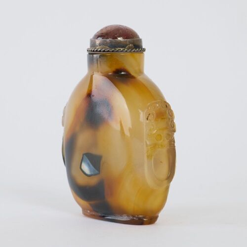 A Chinese Agate Snuff Bottle