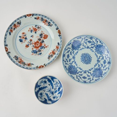 A Set of Three Chinese Mid-Qing Dynasty Blue and White Porcelains
