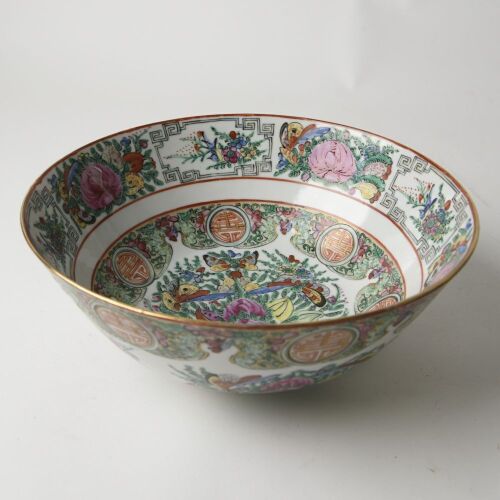 A Large Chinese 19th Century Canton Famille-rose ' Floral' Bowl
