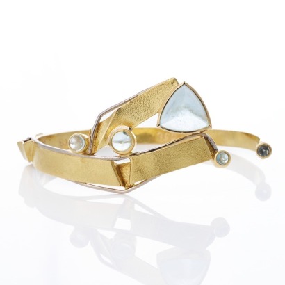 18ct Yellow / White Gold, 9.65ct Blue Topaz / Aquamarine 'Roofline' Bangle